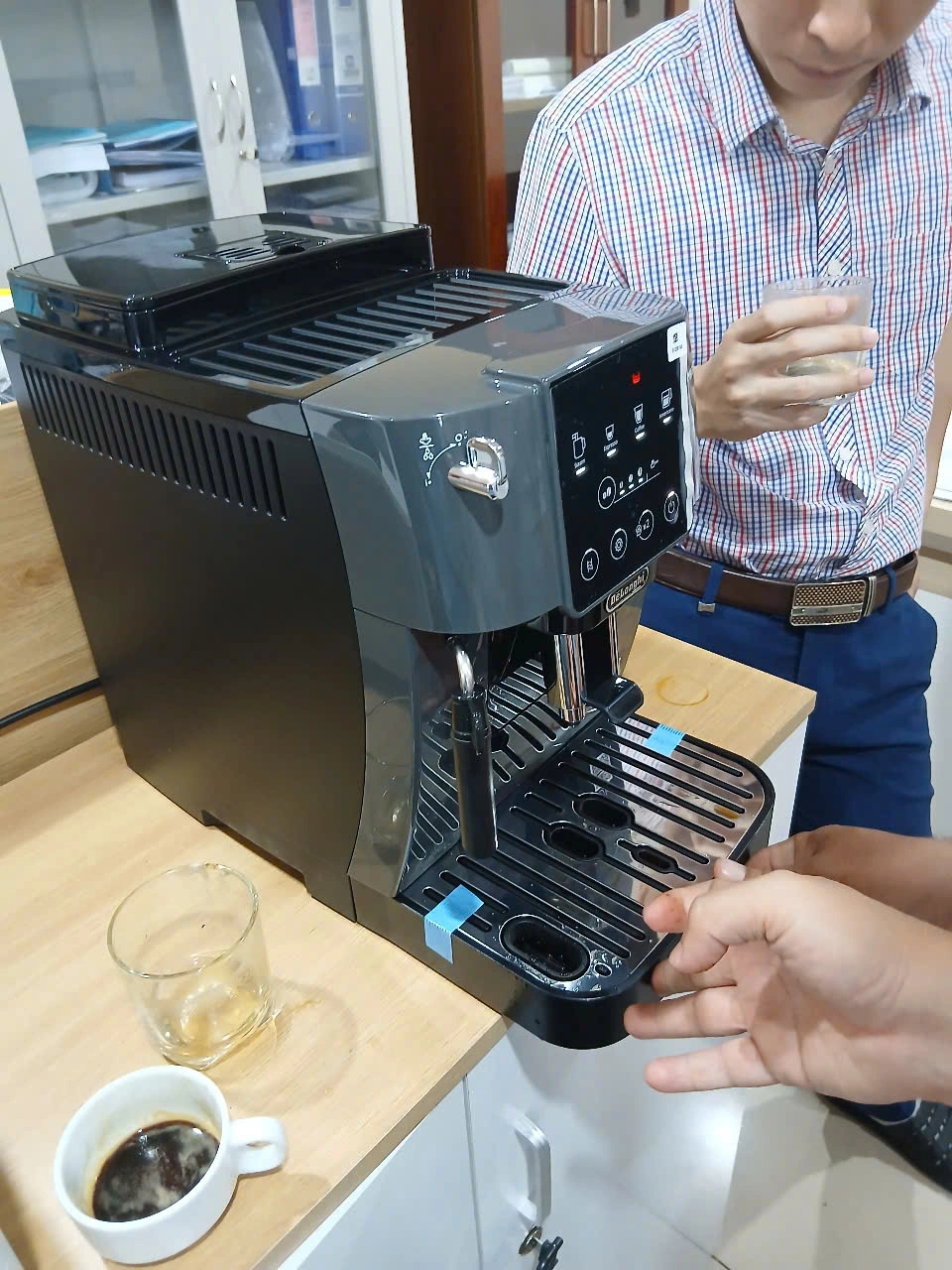Máy pha cà phê Delonghi ECAM220.22.GB QH245054 8