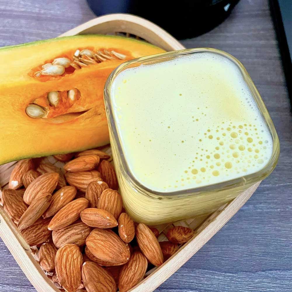 Sữa bí đỏ hạnh nhân