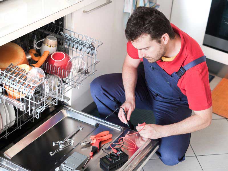 Ống thoát nước hỏng khiến máy rửa bát Bosch báo lỗi E31