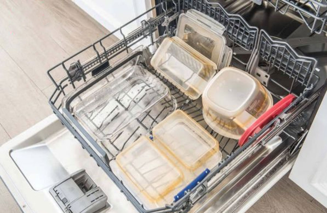 Những vật dụng không nên cho vào máy rửa bát chén 4