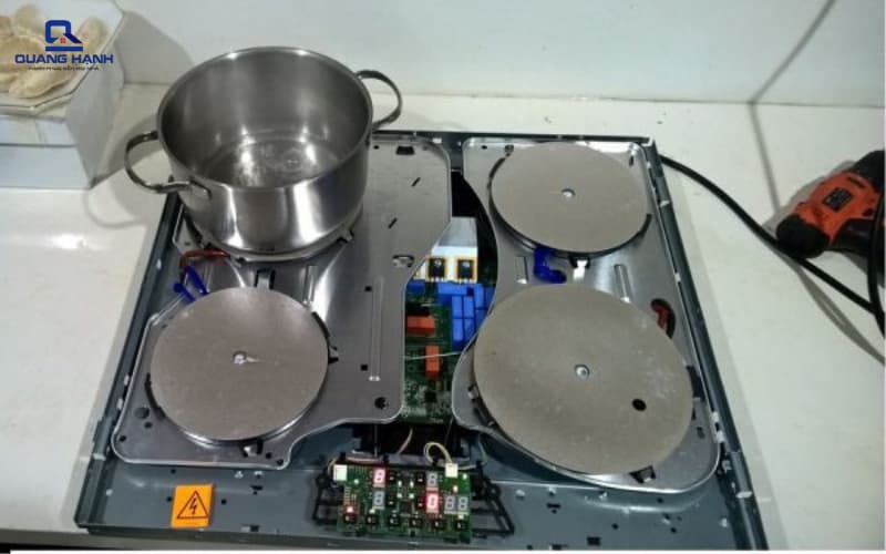 Bếp từ báo lỗi F7 