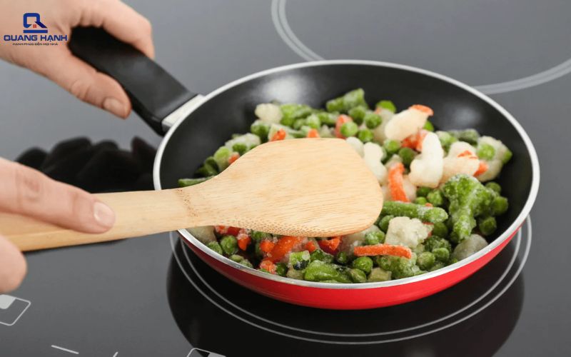 Bếp từ 1 tháng hết bao nhiêu tiền điện