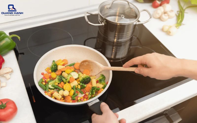 Bếp từ 1 tháng hết bao nhiêu tiền điện