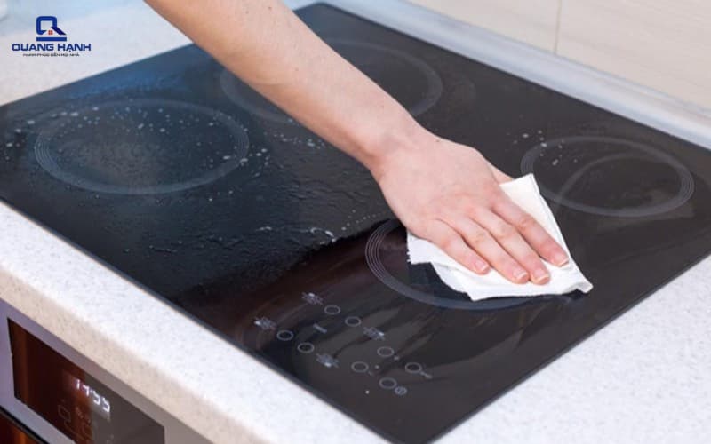 bếp từ có mùi khét 