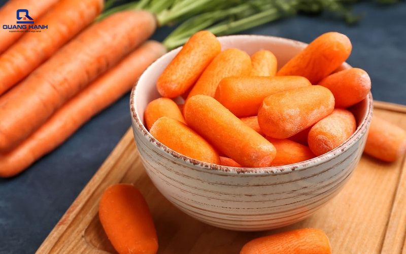 Làm nước ép cà rốt bằng máy xay sinh tố