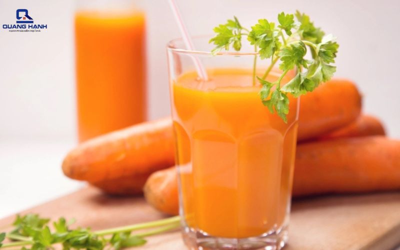 Làm nước ép cà rốt bằng máy xay sinh tố