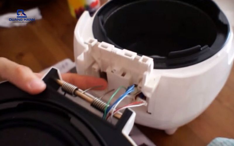 cách tháo lắp nồi cơm điện
