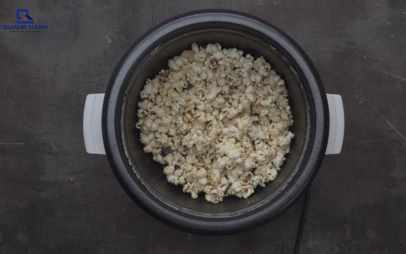 Công dụng nồi cơm điện - làm bắp rang bơ