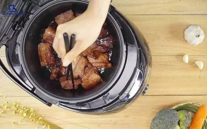 Công dụng nồi cơm điện - Nướng thịt 