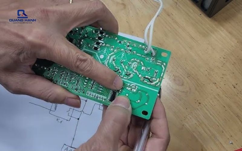 máy hút ẩm lỗi e1