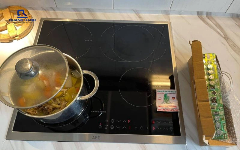 so sánh bếp từ bosch và aeg