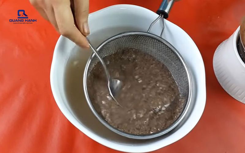 Xay cua bằng máy xay sinh tố