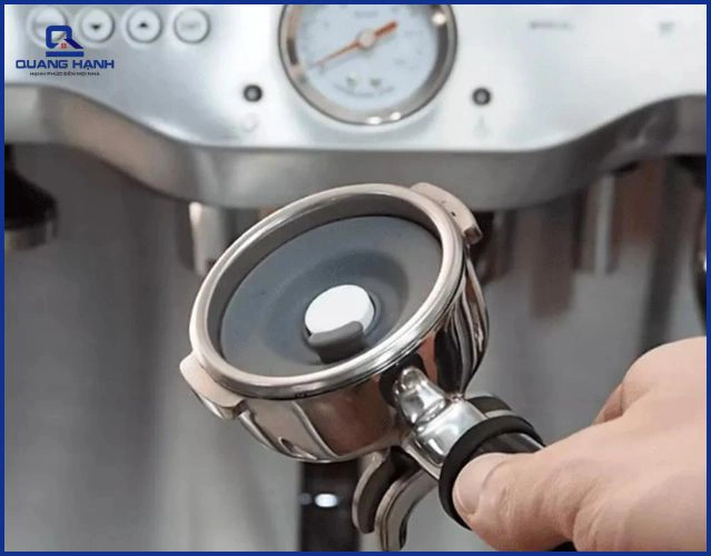 Kiểm tra áp suất máy pha cà phê