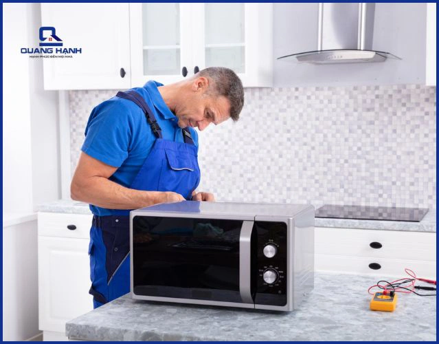 Vì sao không nên tự đấu tụ lò vi sóng?