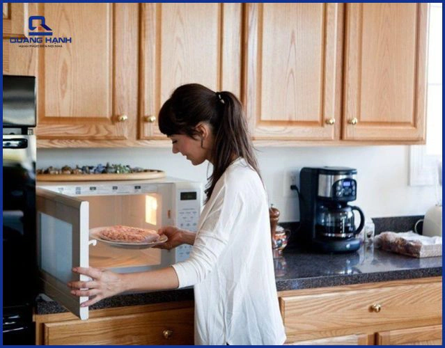 Sử dụng và bảo quản lò vi sóng đúng cách