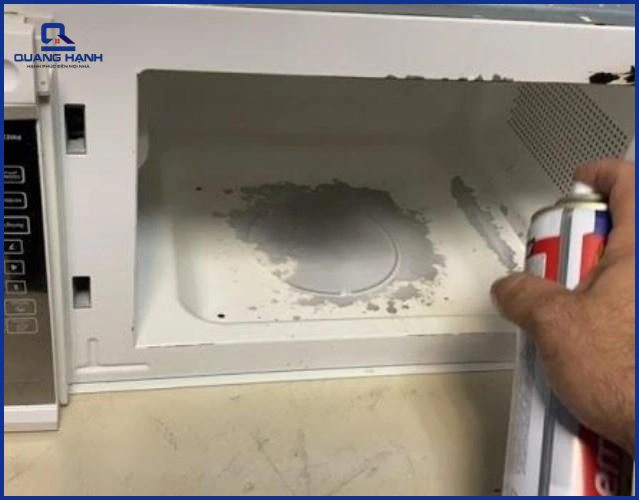 Cách khắc phục lò vi sóng bị thủng
