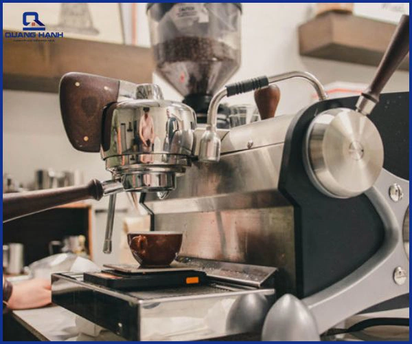Máy pha cà phê bán tự động