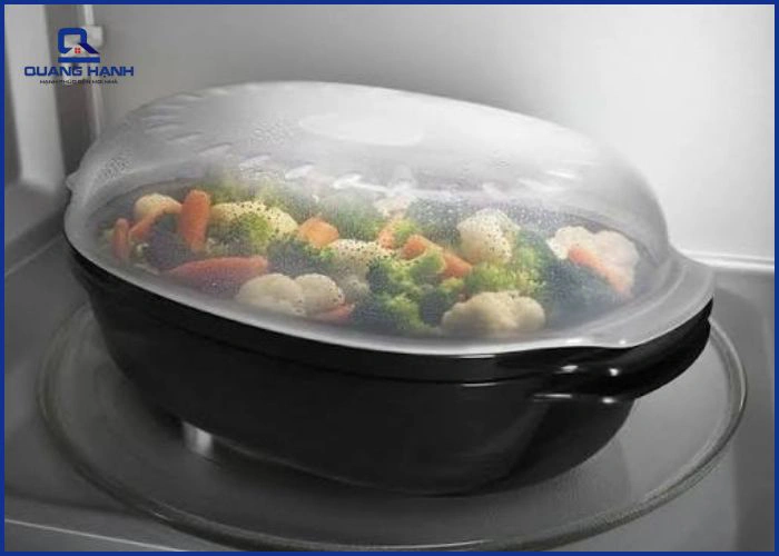 Nắp đậy lò vi sóng có tác dụng gì?