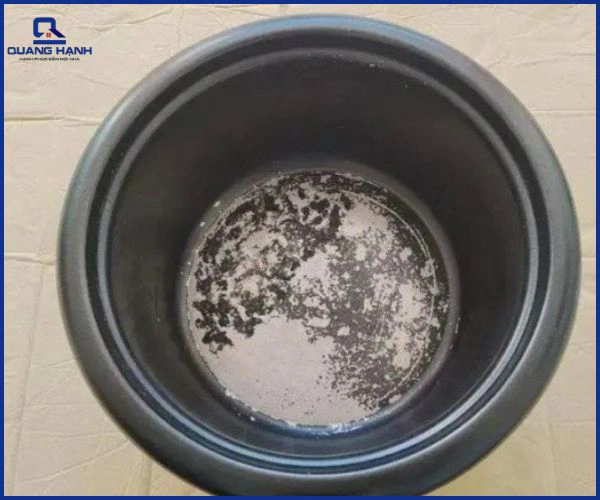 nồi cơm điện bị khê