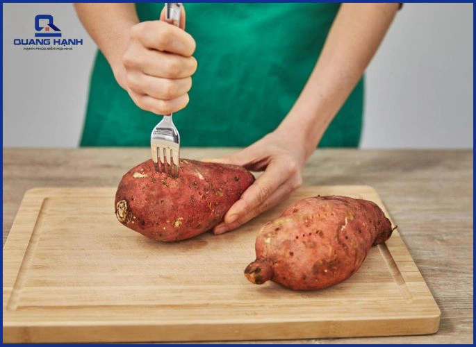 Cách nướng khoai mật bằng lò vi sóng siêu nhanh, nhiều mật 1