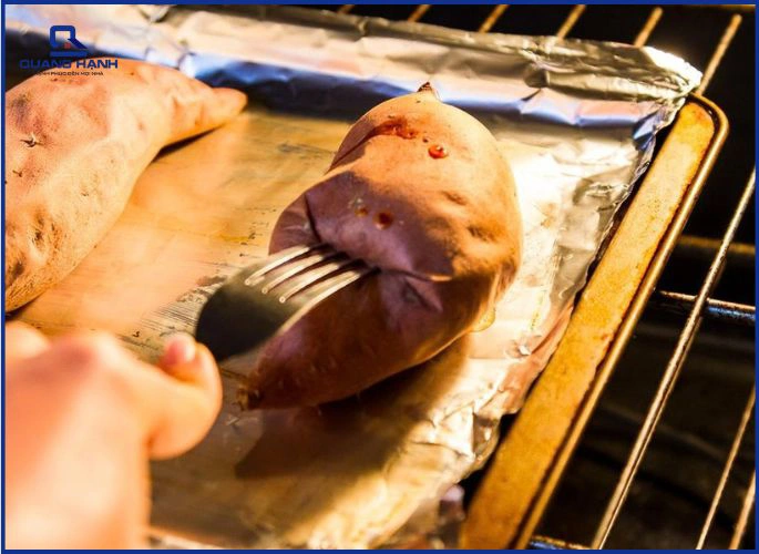 Cách nướng khoai mật bằng lò vi sóng siêu nhanh, nhiều mật 3