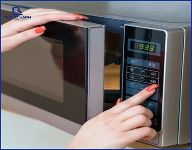 Cách sử dụng lò vi sóng trong quá trình nấu