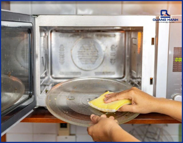 Cách vệ sinh lò vi sóng sau khi sử dụng