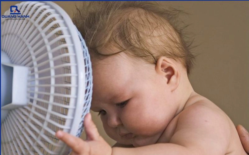hướng dẫn cho trẻ nằm quạt đúng cách