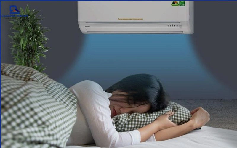 ​​Ngủ quạt hay máy lạnh tốt hơn?