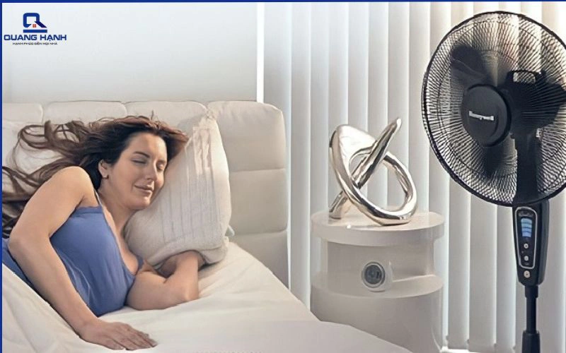 Ngủ quạt hay máy lạnh tốt hơn