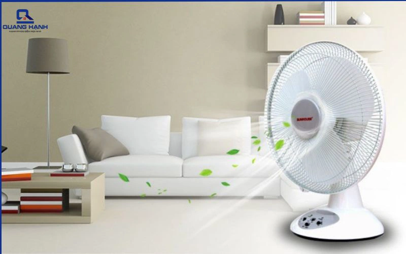 quạt sạc điện không vào điện