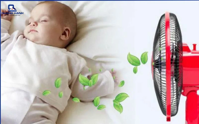 Trẻ sơ sinh nên nằm quạt hay máy lạnh tốt hơn