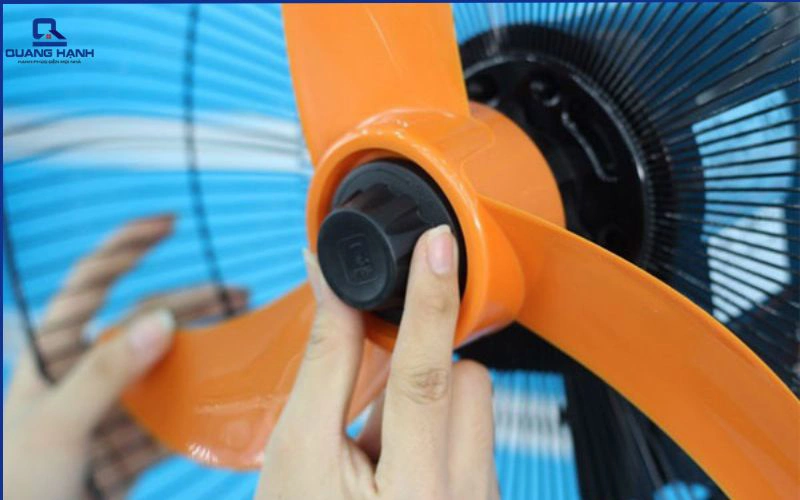 vệ sinh quạt treo tường