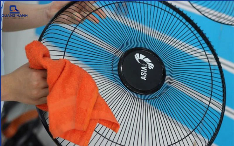 vệ sinh quạt treo tường