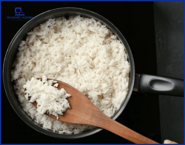Cơm bị khô hoặc nhão