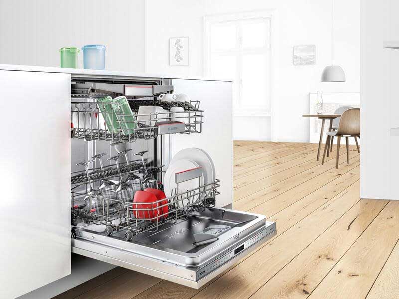 Thường xuyên kiểm tra tình trạng ống thoát nước khi sử dụng máy rửa bát