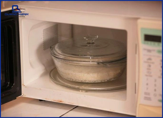 Chuẩn bị trước khi nấu cơm bằng lò vi sóng
