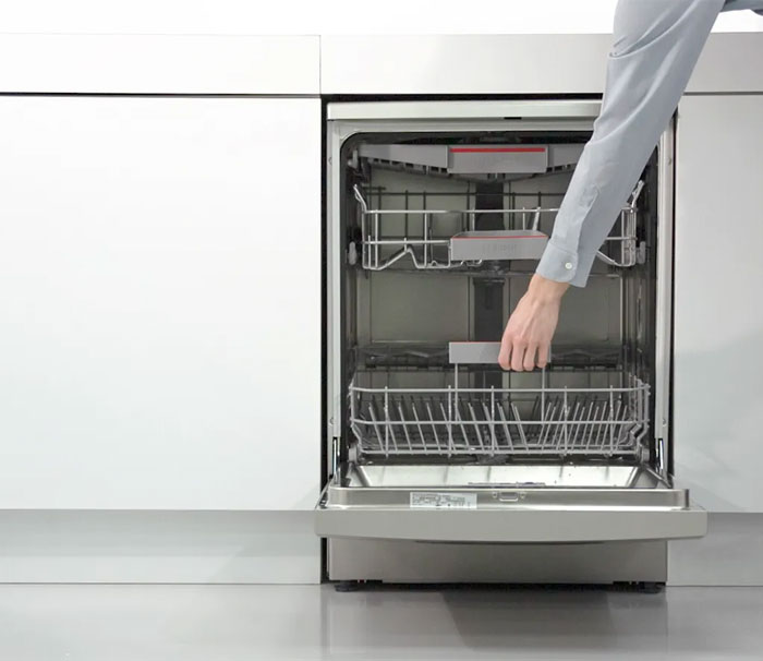 Vệ sinh máy rửa bát thường xuyên