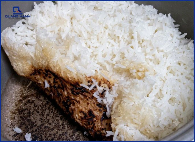 Nồi cơm điện nấu cơm bị cháy, khê