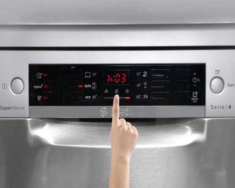 thêm nước vào khay