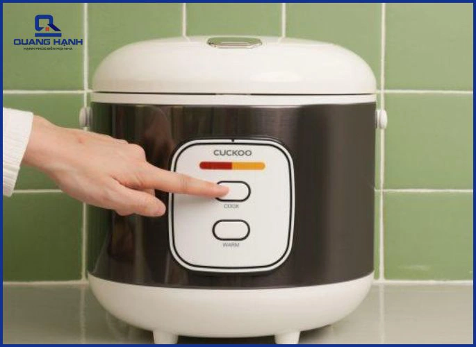 Quên bấm nút “Cook” khi nấu cơm