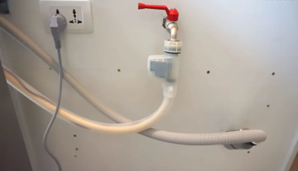 Kết nối ống cấp nước với nguồn nước