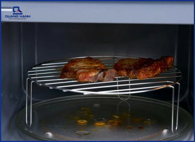 Những lưu ý khi nướng thịt bằng lò vi sóng