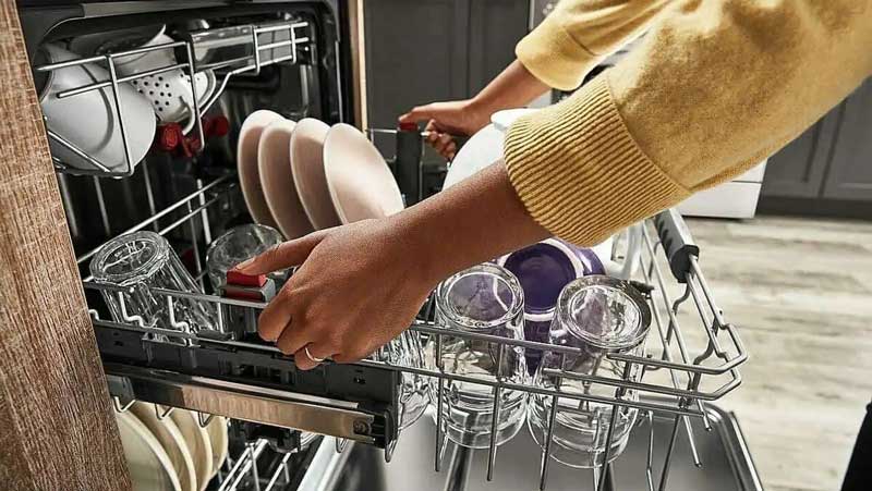 Sắp xếp bát chưa phù hợp khiến máy rửa bát Bosch bị đọng nước