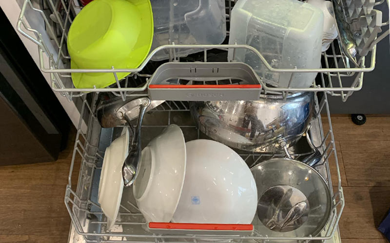Máy rửa bát có rửa được đồ nhựa không