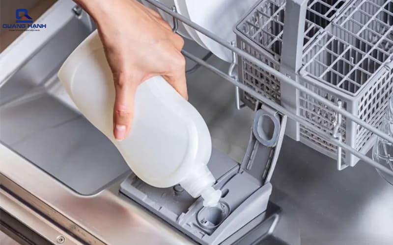 Hậu quả khi dùng nước rửa chén cho máy rửa bát