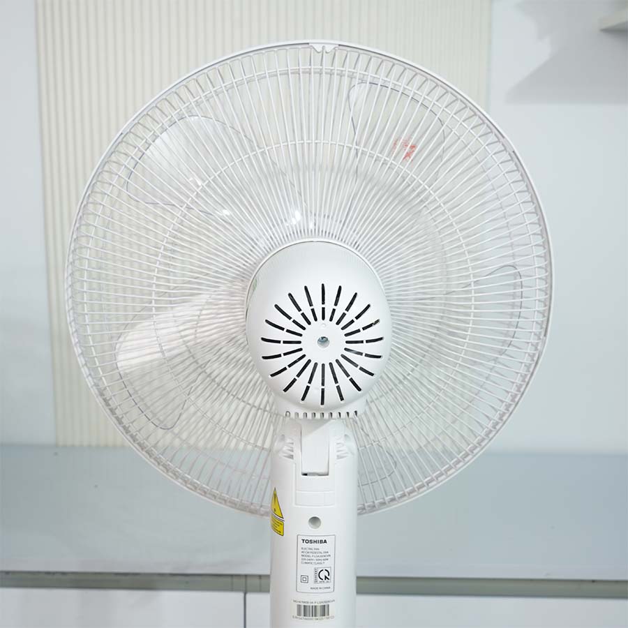 Ảnh thực tế Quạt đứng Toshiba F-LSA20(W)VN