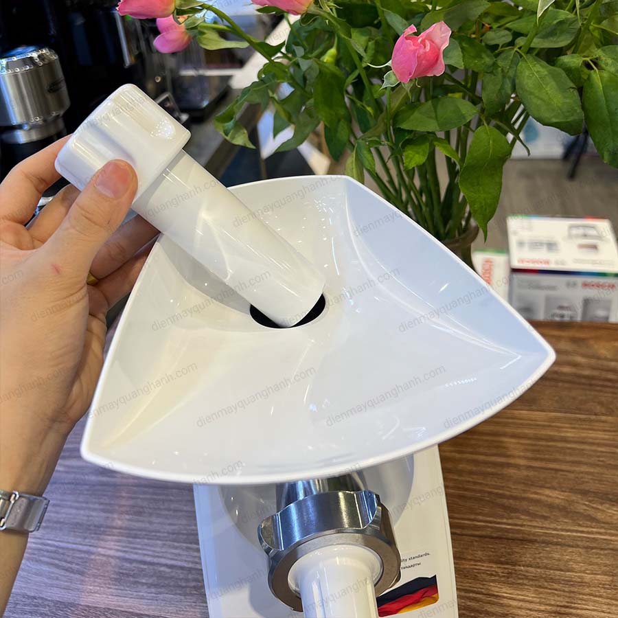 Ảnh thực tế Máy xay thịt Bosch MFW3520W