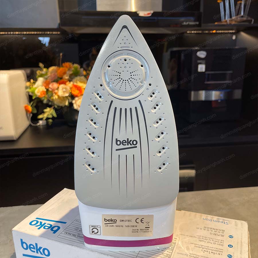 Ảnh thực tế Bàn Ủi Hơi Nước Beko SIM4118C