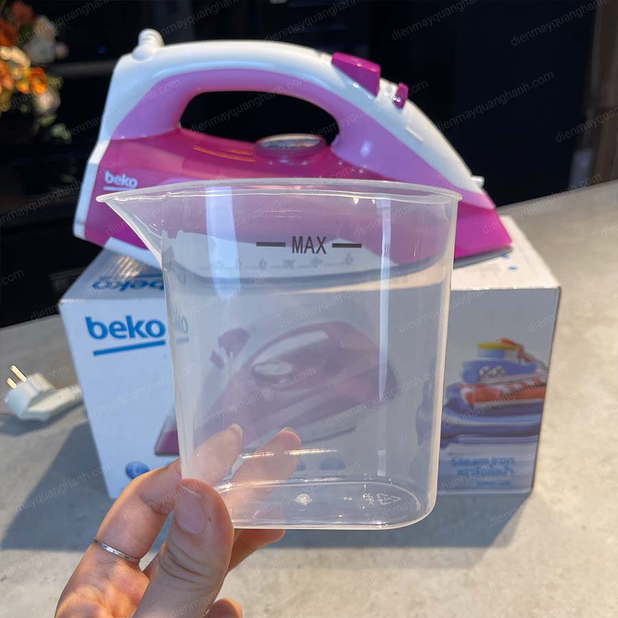 Ảnh thực tế Bàn Ủi Hơi Nước Beko SIM4118C